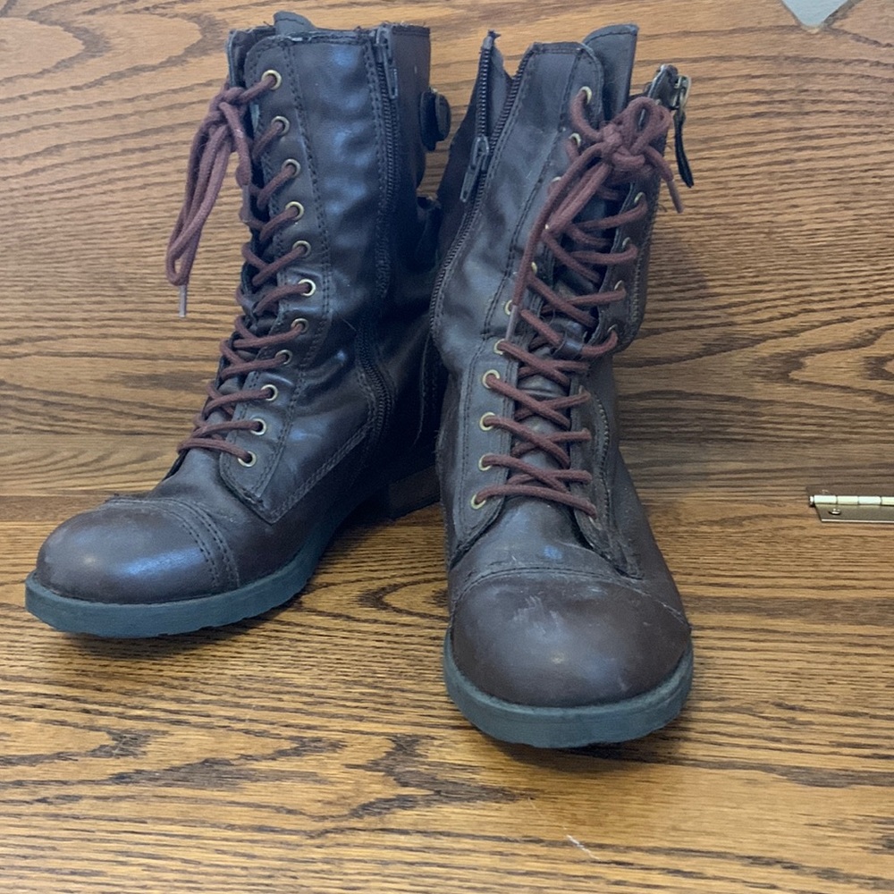 Brown ankle lace up boots, size 7.5
